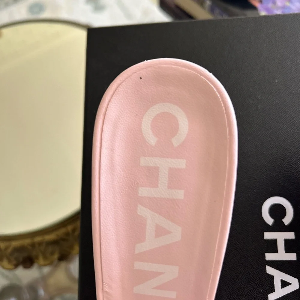 CHANEL Pink Quilted Slide Mules with Gold CC Hardware Sz 36 - Picture 4 of 9